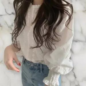 [신상오픈런]여성용 봄 여름 얇은 면 프릴 루즈 블라우스 (47362401)