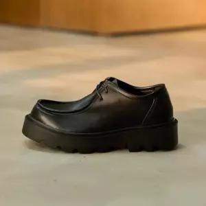 [옷자락]남성 심플 미끄럼방지 탄탄가죽 블랙 구두 로퍼