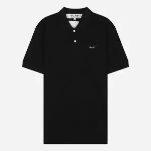 [꼼데가르송] 블랙 하트 와펜 카라 티셔츠 154581954