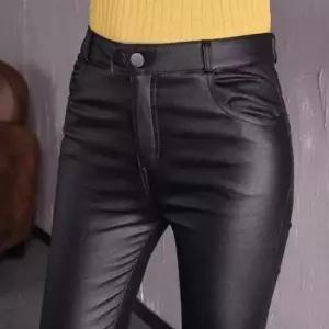 [옷은날개] 쫀쫀한 시크한 스판 레더 팬츠 탄력있는 라인
