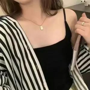 [옷은날개] 크롭 비스코스 캡 일체형 끈조절 나시 레이어드 이너