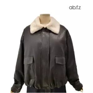 [백화점 홈쇼핑 정품] 에이비에프지 화이트 퍼 디테일 점퍼스타일 라이더 자켓 재킷 APA1HL01A