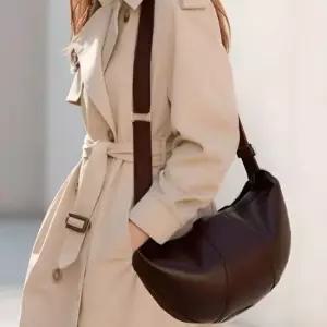 미니가방 아엘리에 301벨루나 크로와상백 슬링백 크로스백 미니크로스백 숄더백 여성가방 하프문백 미니백