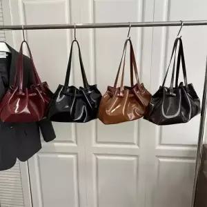 여사친 오피스룩 숄더백 질감의 대용량 셔링 가방 OP5