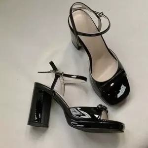 인기상품 통굽 가보시 여름 앵클 스트랩 오픈 샌들힐 여자 코디 [WFJTJ41_260405]