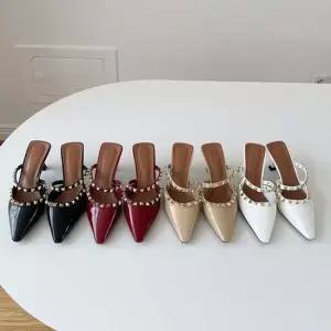 인기상품 스터드 스트랩 유니크한 매력의 뮬 힐 샌들 5FWY [WFK5SMX_260405]