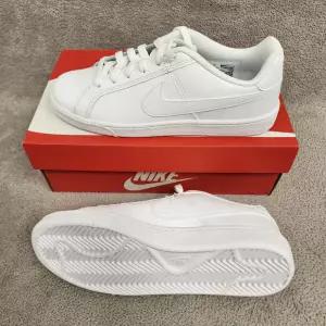 나이키 코트 로얄 여성 신발 운동화 749867-105