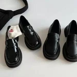 레이디슈 베이직 에나멜 통굽 단화 로퍼 0104