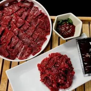 한우뭉티기 250g + 한우육회 300g 한우 한우사시미 한우육회 한우뭉티기 육회