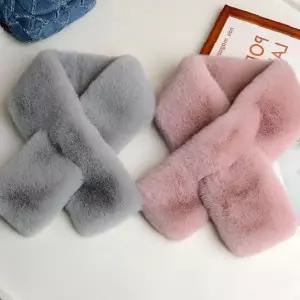 교차형 폭신한 인조퍼 넥워머 방한용 데일리 겨울철 남녀 착용 보온 머플러 아이템