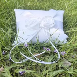 그와 7.8인치 새틴 로즈 플라워 장식 웨딩 링 베어러 베개(밀키 화이트)