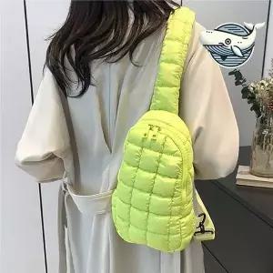 여성용 경량 슬링백 패딩 크로스백 연두색 여행슬링백 여행용힙색