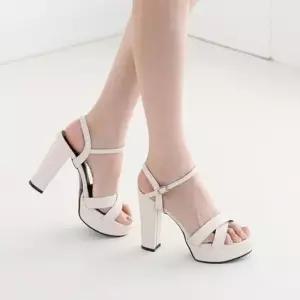 메리제인힐 키높이 스트랩힐 가보시굽 샌들구두 하이힐 여름