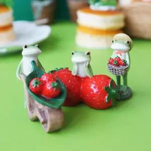 [RIZPICK]딸기농장 개구리 3종세트 테이블 선반 소품 미니어처 홈데코장식