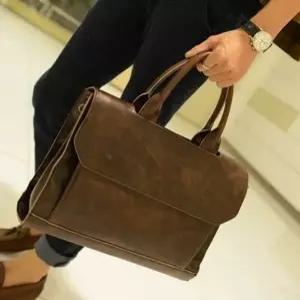 애프터마켓 남성 가죽 서류가방 수납 헤지스 출근 천연소 로고배색 단색 회사원 출근용