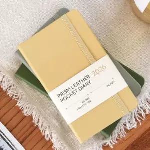 [문구/오피스] 프리즘 수첩형 월간 레더 날짜형 다이어리 2026 A6 포켓