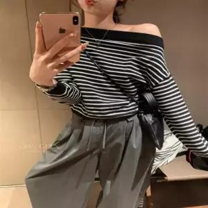 오프숄더 스트라이프 니트