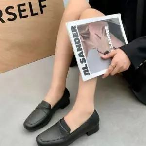 여성 베이직단화 3컬러 가볍고 발 편한 모던 오피스단화 로퍼 플랫슈즈 단화
