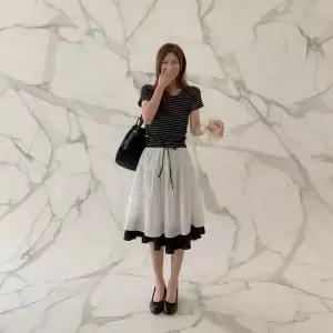 /신상오픈런 여성 슬림핏 세미 크롭 레이온 반팔 티셔츠