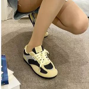 캐쥬얼 여성단화 캐쥬얼화 단화 예쁜운동화 하이탑 BCT6+2EZs