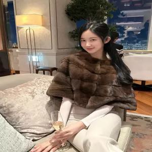 망토 모피 연말룩 데이트룩 여성용 자켓 퍼자켓 페이크퍼