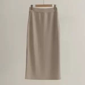 [66-110] 레일 베이직 뒤트임 밴딩 스커트