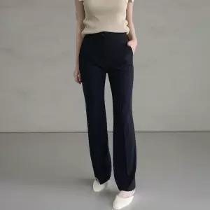 [다잇템]여성 편한 검정 민무늬 나팔 핀턱 슬랙스