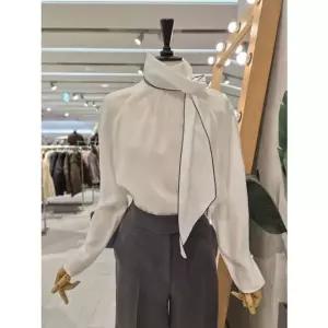 [갤러리아] S/S 백리본하이넥블라우스 RUAWBLGA030