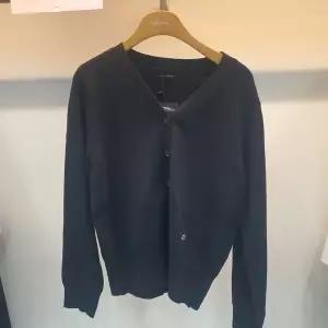 [로엠] 브이넥 가디건 RMCKF23R98_SH_SH