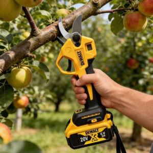 디월트 18V 무선 전동 전정가위: 정원에서 손쉬운 정밀한 과일나무 및 가지 절단을  이상적인 도구