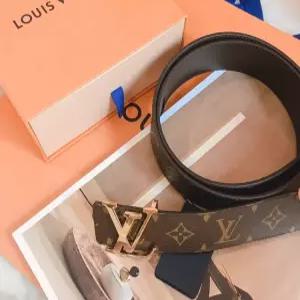 루이비통 LV 이니셜 40mm 양면 벨트 M0566