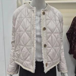 꼼빠니아리버시블 부클 퀼팅 점퍼 CZFW0WFJ580120