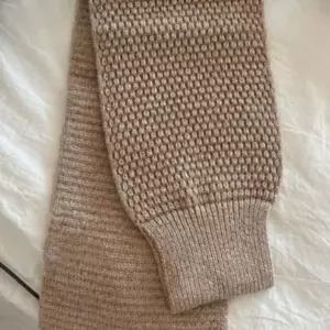 WL 코디 포인트 목도리 깔끔한 디자인으로 코트나 패딩 어디에도 잘