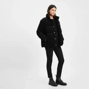 25FW 블랙 삼각로고 코듀로이 디테처블 구스 다운 자켓 SGC946 1JHC F0002