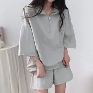 스포티한 여성 반집업 트레이닝 투피스 반팔 반바지