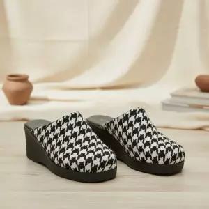 [하프클럽/]여성 두꺼운굽 통굽 하운드투스 슬리퍼 미들힐