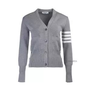 [롯데백화점]톰브라운 SS26 여성 울 4바 브이넥 가디건 FKC207A 00014 055