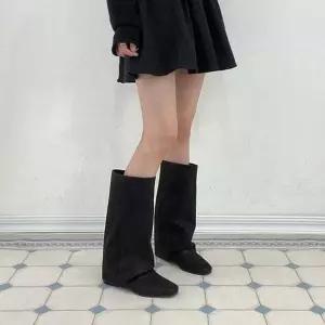 인기상품 루즈샤프트 미들부츠 슬라우치 플랫 라운드토 5FWY [WFKA0PI_260407]