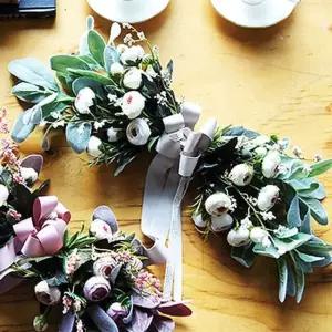 아름다운 장미꽃 모티브로 만든 쉐비로즈 가렌더 조화 리스 플라워리스