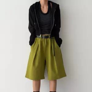 [미라클세븐]여성 핀턱 디자인 와이드핏 더블포켓 5부 밴딩 반바지