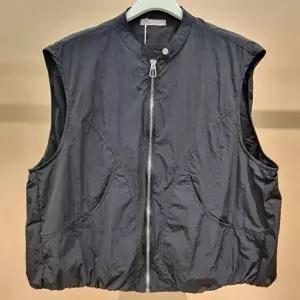 [셀러허브 1]la tium HC34 하이넥밑단밴딩퍼프루즈핏베스트  T2621vt02 (48128974)