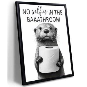 액자에 담긴 재미있는 욕실 벽 장식, 흑백 욕실 캔버스 벽 아트, 화장실 그림 장식을 들고 있는 귀여운 수달, 재미있는 동물 프린트 아트 u2013 8x10in