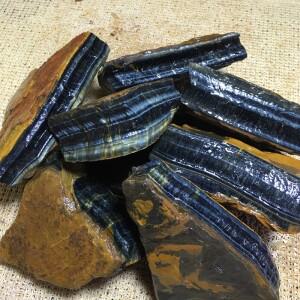 100g 천연 황금색 호랑이 눈 돌 거친 독수리 견본