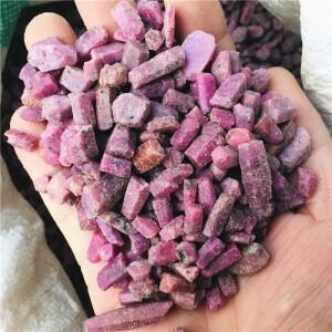 천연 미가열 레드 사파이어 커런덤 면, 거친 표본