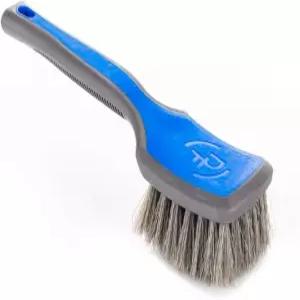 디테일 팩토리 - 프로그립 타이어 브러시 인체공학적 핸들 뻣뻣한 합성 칫솔모 디자인 쉽게 청소하세요