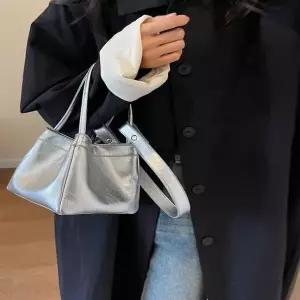 [하프클럽/]실버 블랙 레드 미니백 복조리백 크로스백 유광숄더백