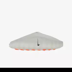 나이키 마인드 001 Mind 001 데일리 슬리퍼 라이트 스모크 그레이 크롬 HQ4307-003