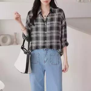 [올리비에스클로젯] 내추럴 체크 시스루 루즈핏 셔츠_O2604BL049B