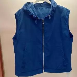 [셀러허브 1]Latium HC06 구김 없고 품넉넉한 큰주머니 후드 스트링 집업조끼  T2623vt03B (48505102)