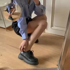 가을코디신발 모던 슈즈 통굽 플랫 워커 여성 데일리 로퍼